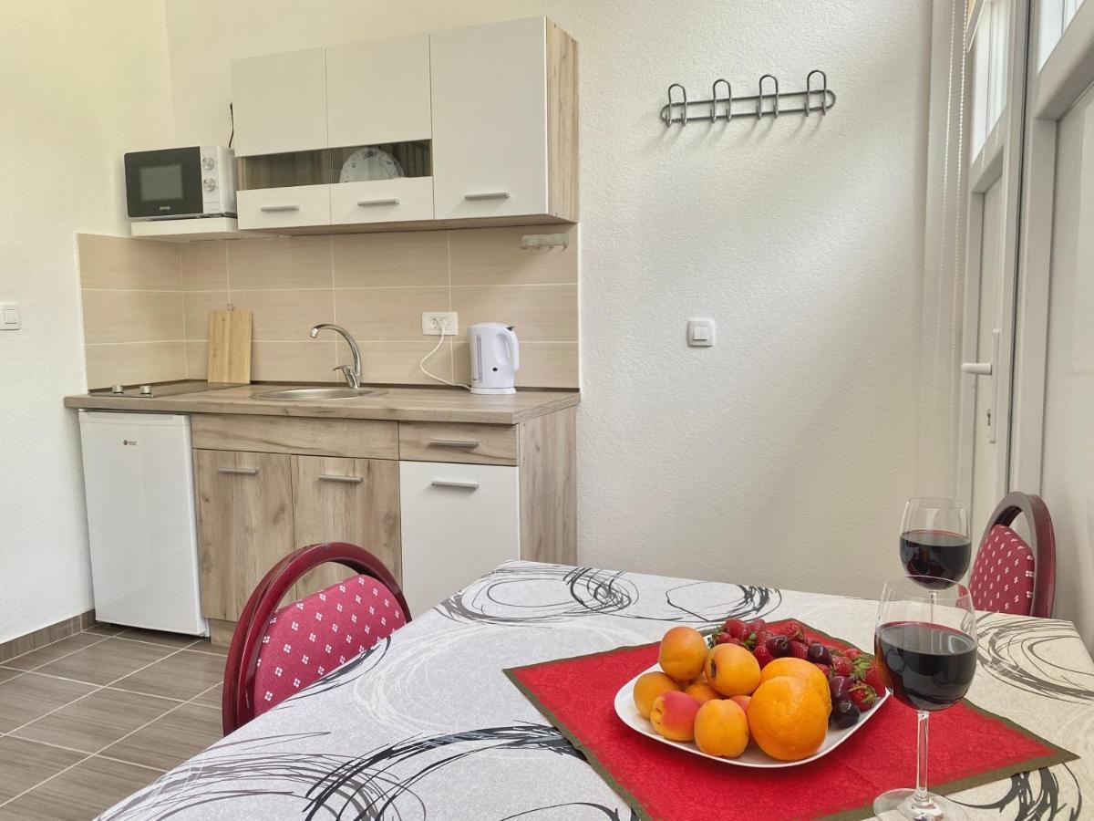 Sutomarina Apartments Сутоморе Экстерьер фото